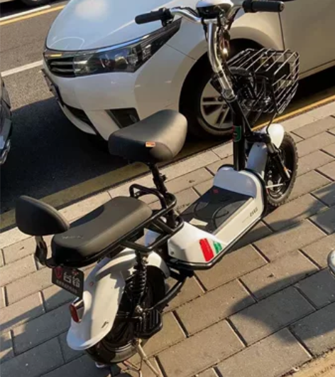证件齐全,九成新二手品牌电动车,雅迪爱玛台...