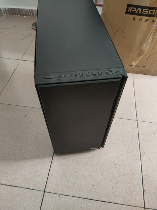 先马黑洞3机箱