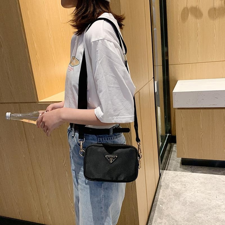 2021新款普拉达斜跨女包防水尼龙牛津布迷...