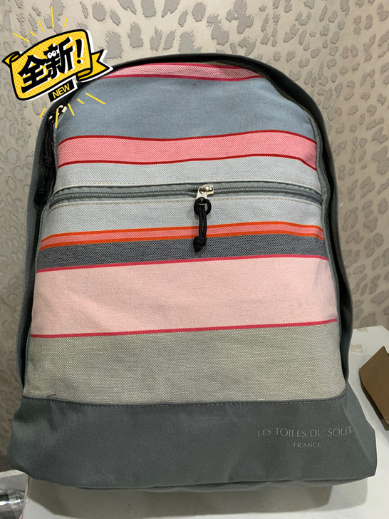 法国品牌双肩包一个