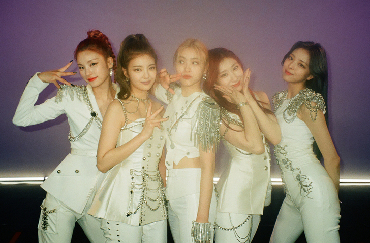 【现货】itzy guesswho专辑全新...
