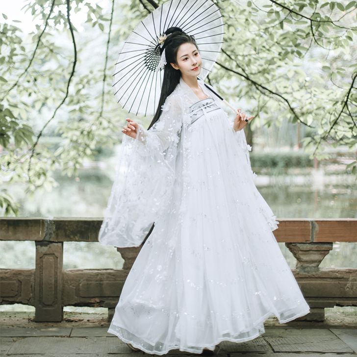 墨子研 汉服,很仙的感觉,穿到一百二三十斤