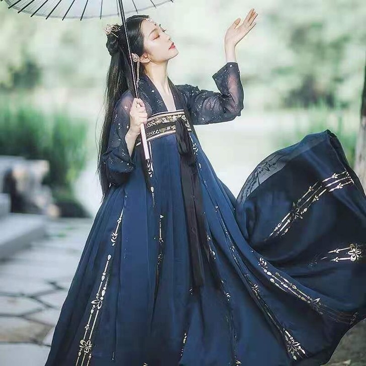 墨子研的璎珞m码三米摆穿过一次不喜欢汉服了...