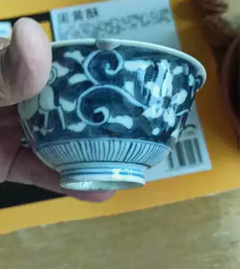 明末,清初茶碗。有锔钉锡包口。 感兴趣的话...