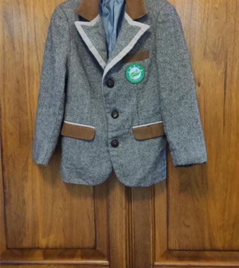 江蕾幼儿园冬装校服。有两件，码数分别是xx...