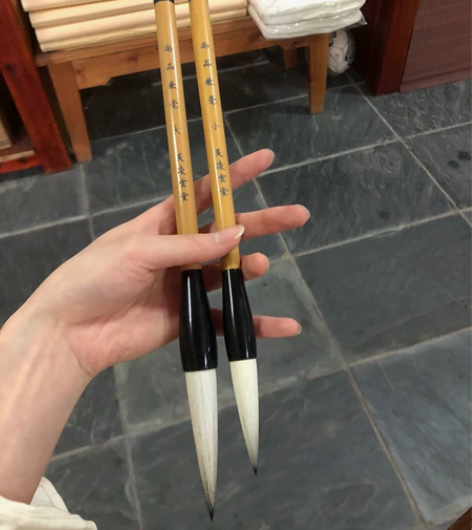 狼羊黑兼毛笔,细光峰山羊毛制作。 书写流畅...