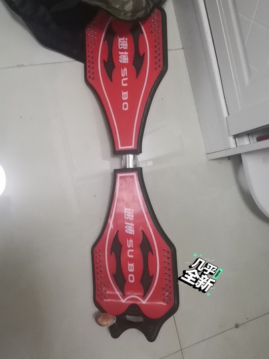 实体店买的，孩子对滑板不感兴趣，无奈现期待...