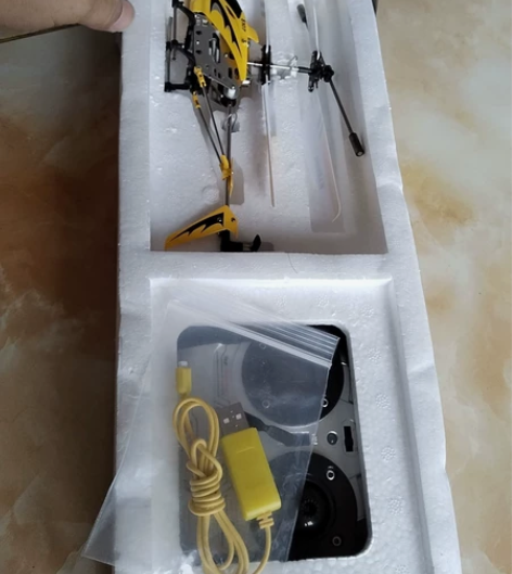 出一架小直升机玩具不议价，，，，包邮 感兴...