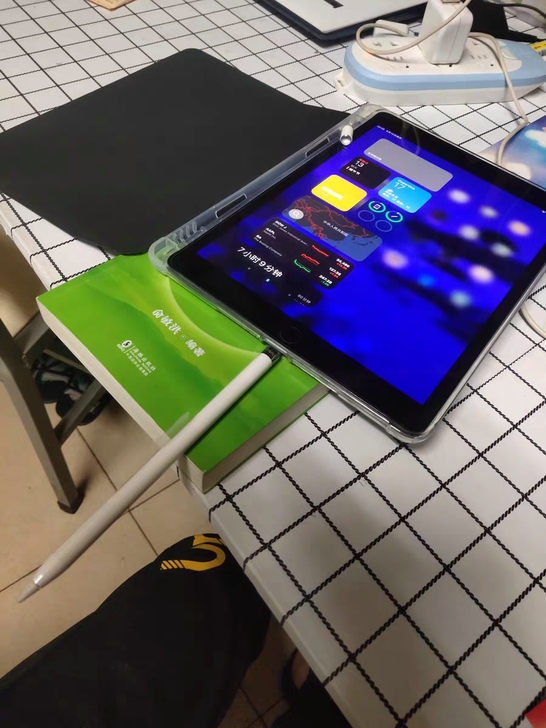 iPad 2020 8代 128G 10....