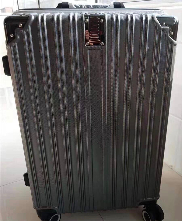 出几个26寸高档的行李箱,每个165元,深...
