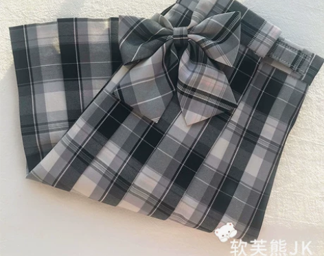 黑白分镜 这件裙子我只在家穿过几次，有点皱...