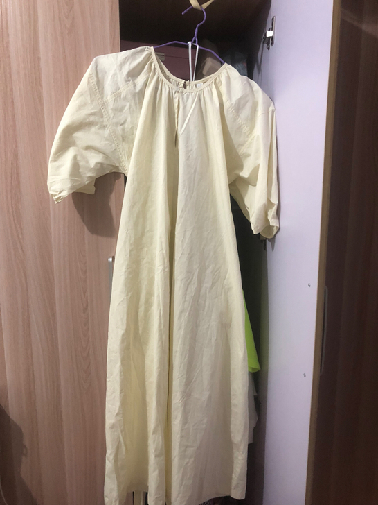 全新显瘦连衣裙,搬家清理。邮费自理。