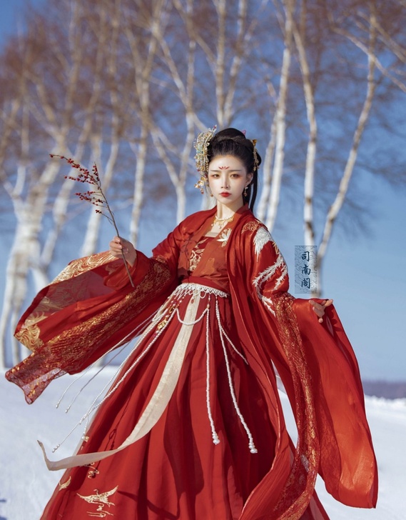 正版汉服出租、司南阁、星辰宫、红色汉服