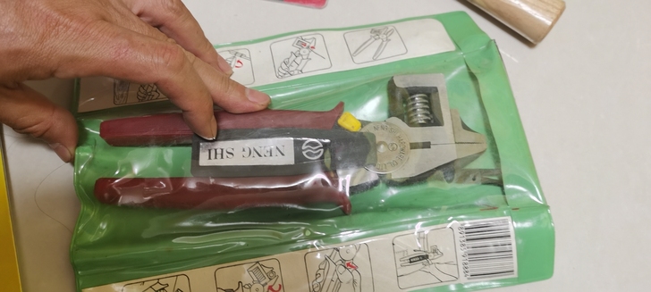 全新多功能钳子！钳子和扳手一体！做工非常好...