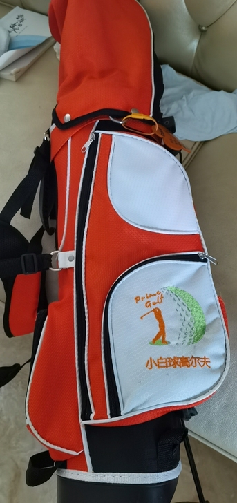 至少八成新儿童高尔夫球杆 一套四杆 小白球...