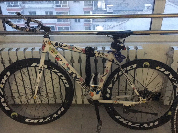 自改的死飞自行车，装了刹车有点不太好使，上...