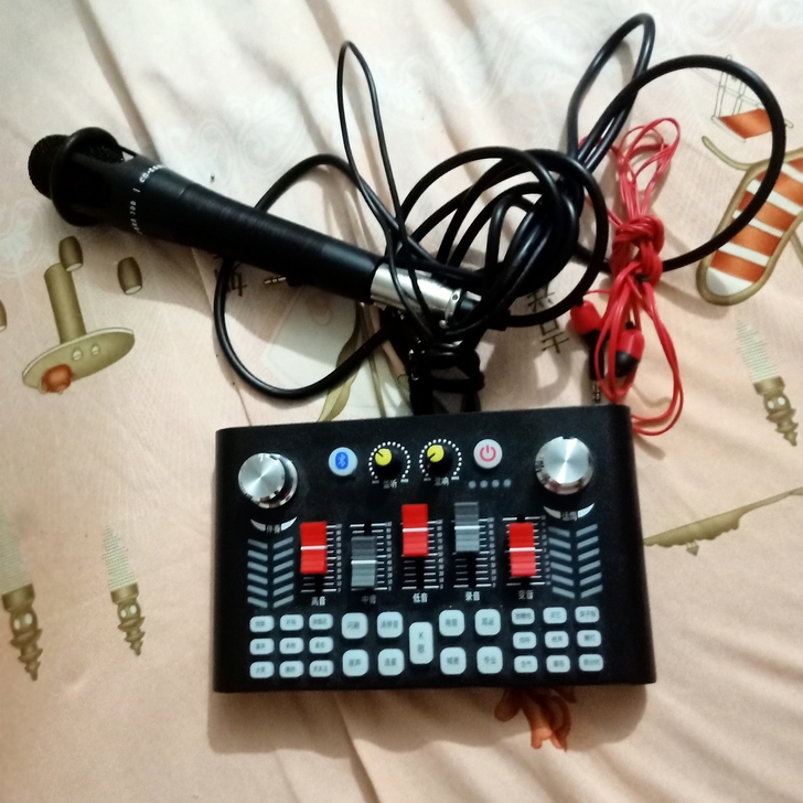 亏本处理，整套手机直播声卡电脑主播变声器网...