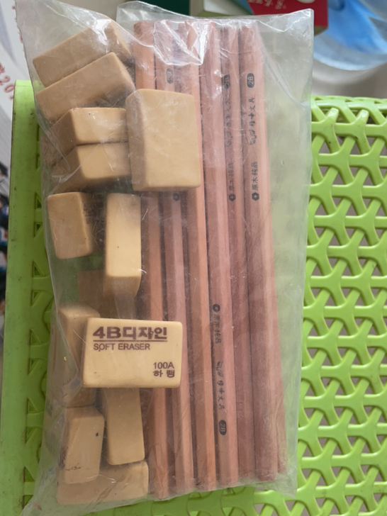 全新,袋子脏。铅笔橡皮10块钱拿走,裕华区...