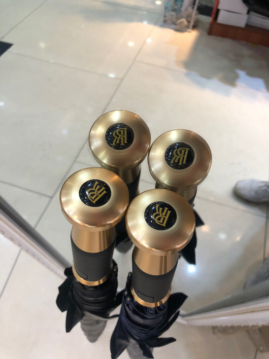 买一送一。买一把金属伞柄送一把镀铬伞柄伞。