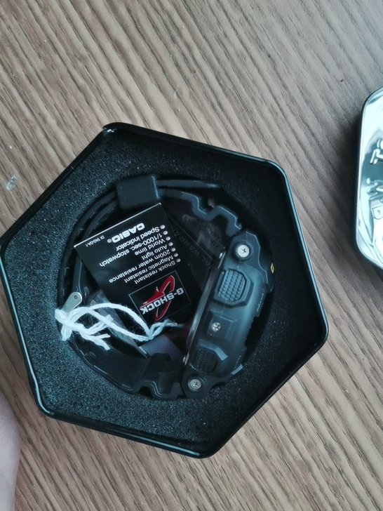 之前出去玩买的手表现在换了个手环用不到了看...