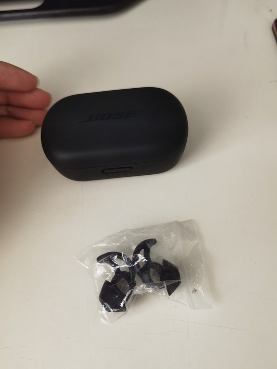朋友送的,Bose大鲨,假的,音质对比正版...