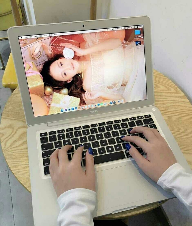 转女生个人自用i 5高配笔记本电脑macb...