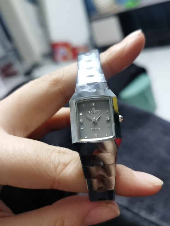 女士手表,钨钢的,没电子了,没有任何毛病,...