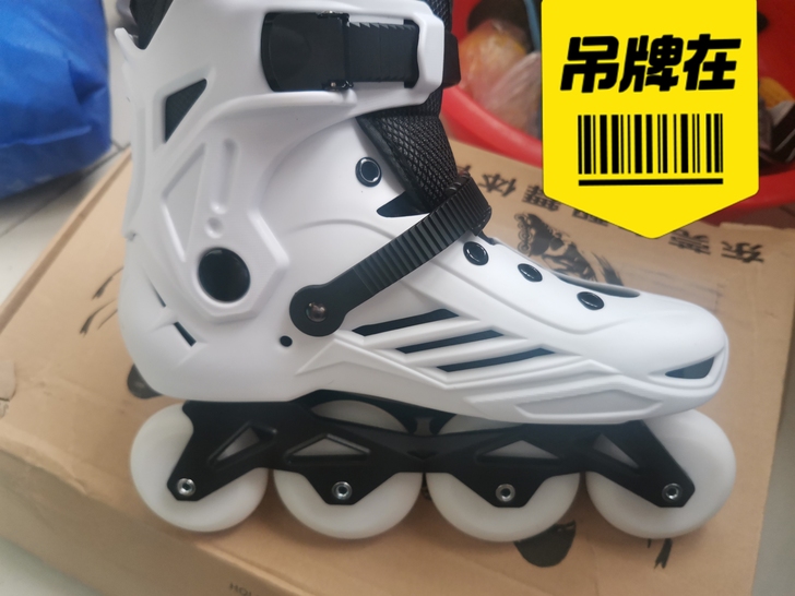 轮滑鞋滑板鞋