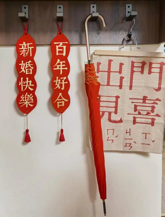 出日本大红色刺绣边喜庆新娘红伞女士皮革优雅...
