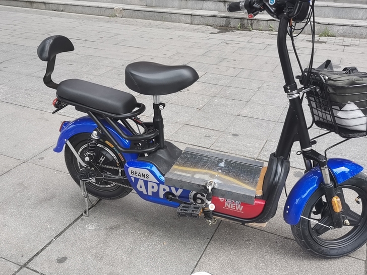 全新 锂电电动车，电池自带电池盒可以轻易拿...