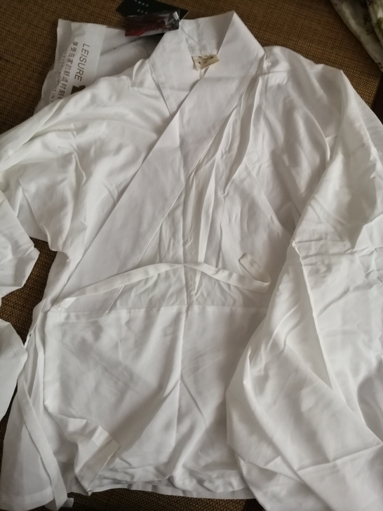 司南阁的中衣吧好像是,s码,全新吊牌都没摘...