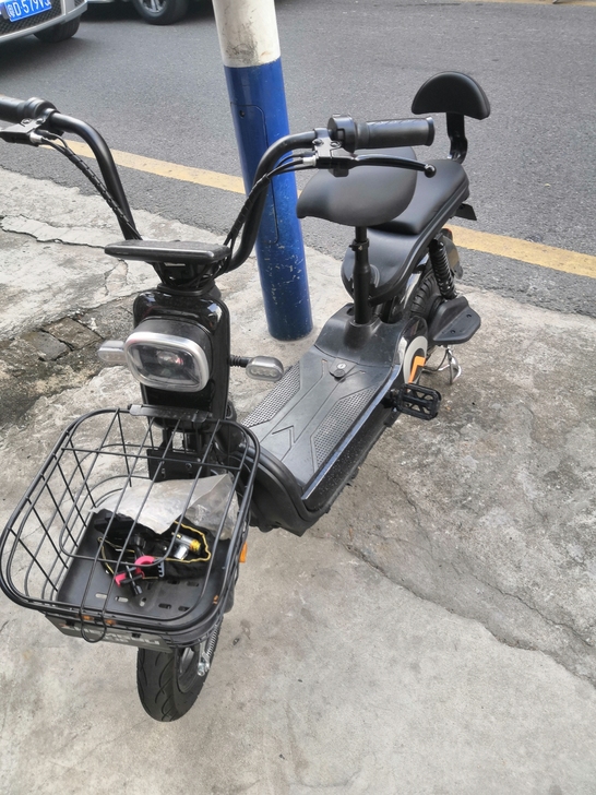 新车,我要回家了低价出售,自己上牌,证件齐全