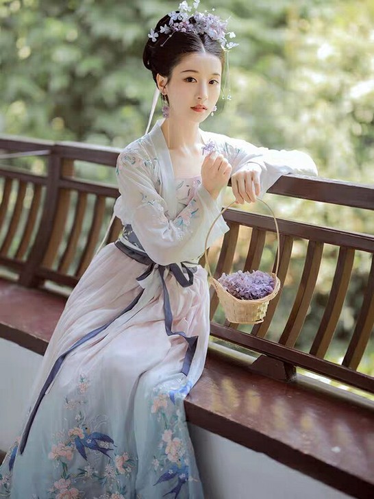 【汉服出租】七月夕原创汉服正品满庭香齐腰襦...