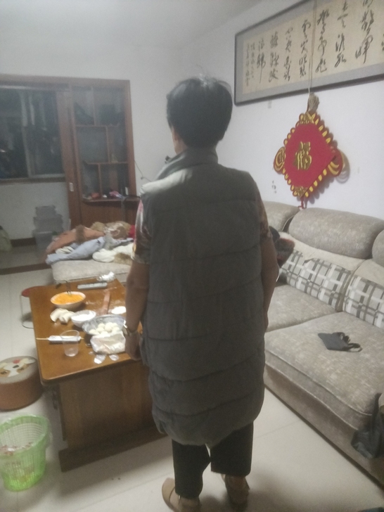 女士长款马夹。买回来就穿了四五次。现在给咸...