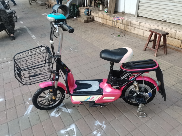 小鸟电动车低价转，电池能跑四十多里地，保电...