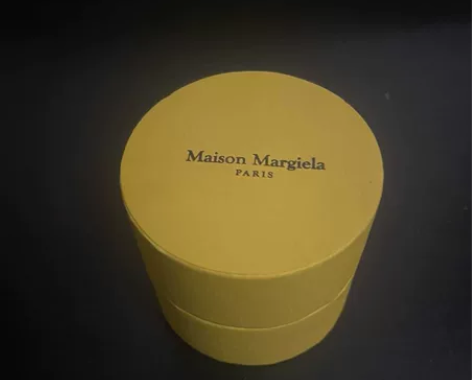 Maison Margiela 手机挂绳。...