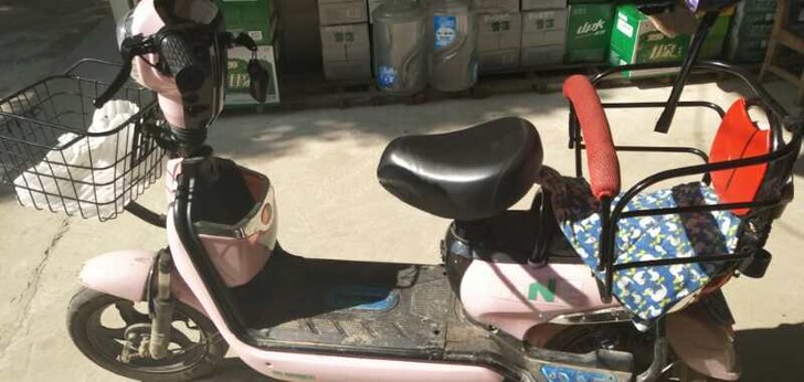 因本人在外地特价出，后面有一个宝宝座椅，绿新
