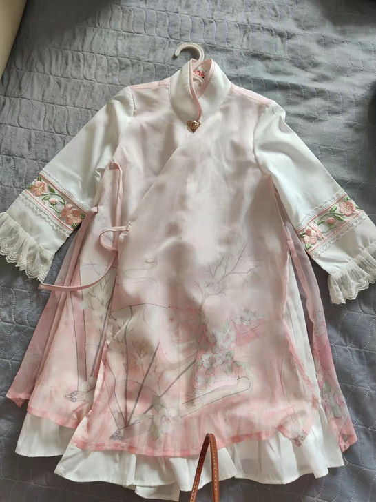 初立女童汉服
