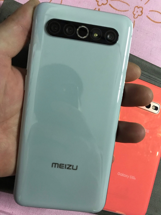 魅族17pro天青色12+256.除了屏幕...