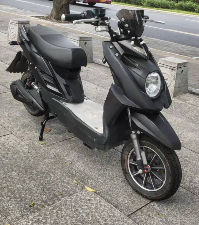 小巨龙电动车 五个电池 车子好骑