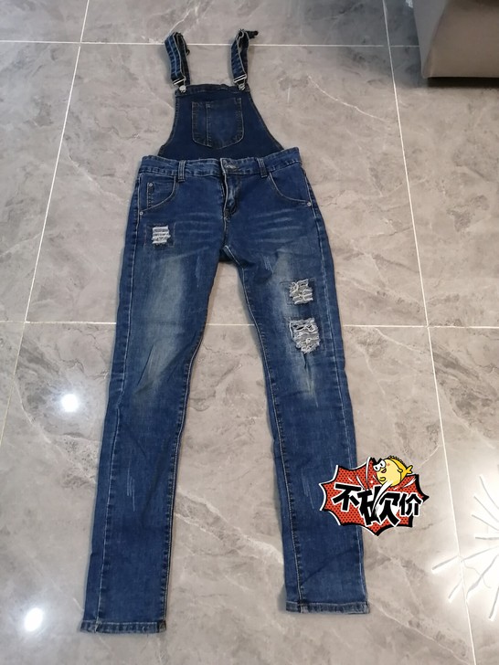 M码的破洞背带牛仔裤,四季可穿,不挑身材,...