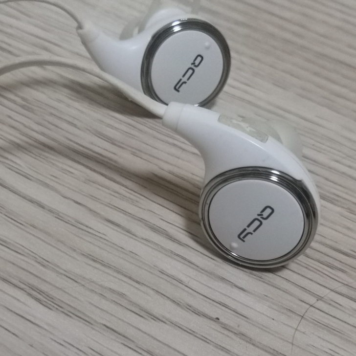 QCY挂脖式蓝牙耳机