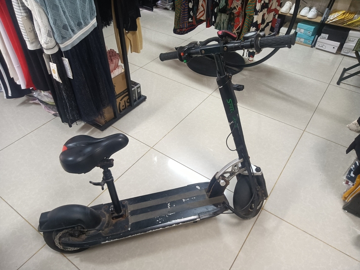 进口代驾折叠滑板车，用不上了，处理掉。52...