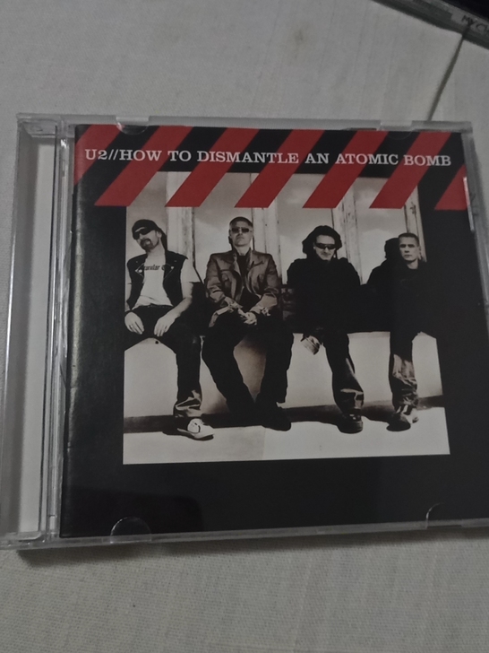 U2,一张原版专辑,美版,9新,cd。关注...