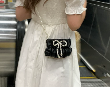 2021新款少女心可爱云朵包女褶皱迷你珍珠...