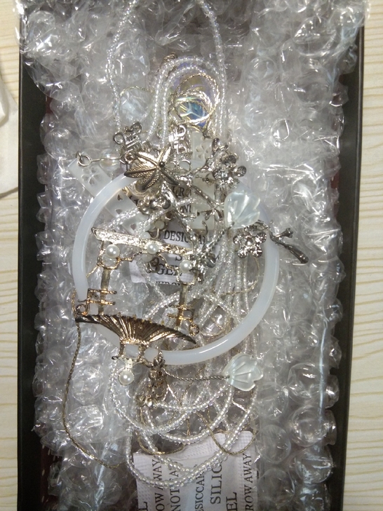 杂七杂八的饰品 帽子 发卡 发圈 蝴蝶结 ...
