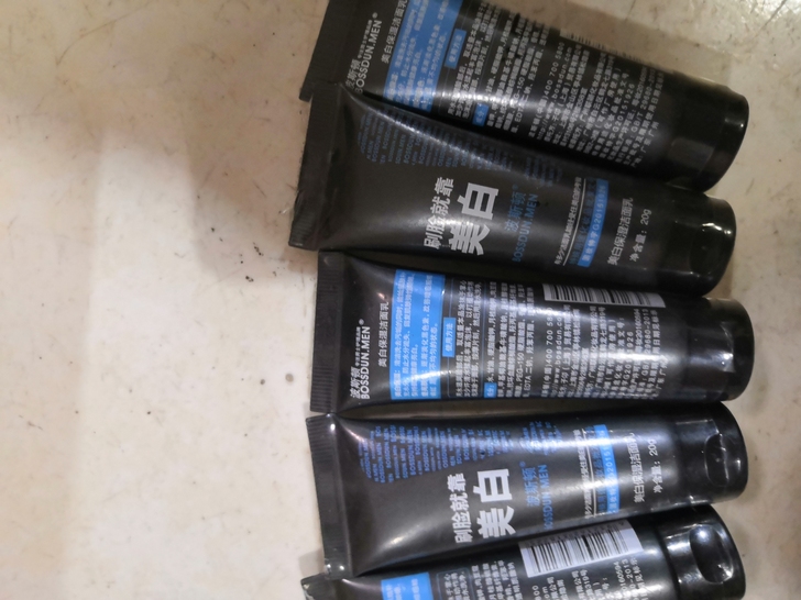波斯顿美白保湿洁面乳20gX5等于100g...