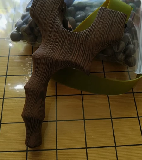 成人户外弹弓 鸡翅木质 感兴趣的话点“我想...