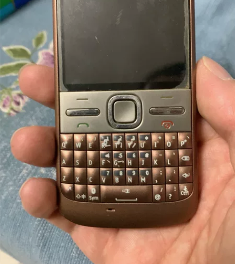 诺基亚E5正常使用，闲置了感兴趣的来 感兴...