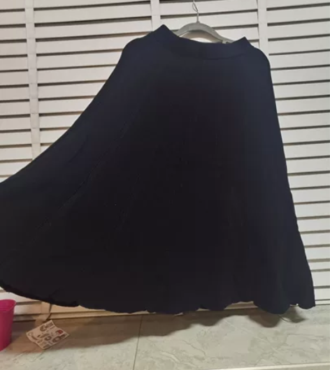 黑色大摆裙，曲珠面料不起球，裙长80cm，...